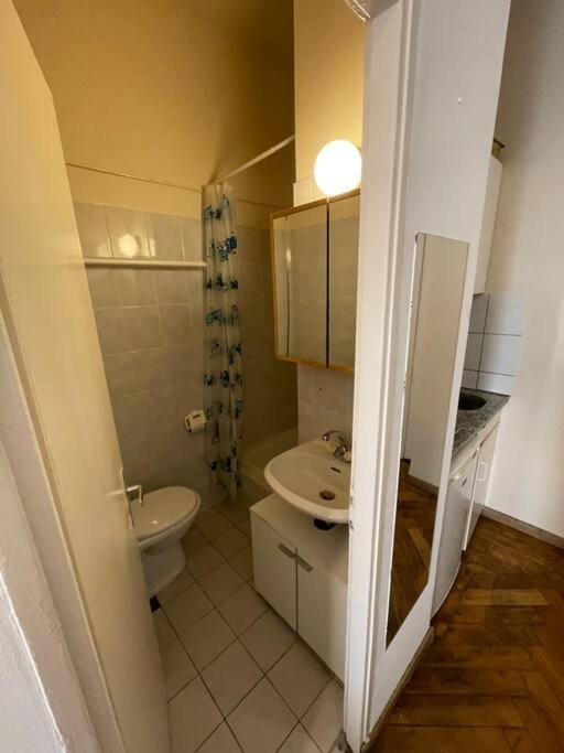 Flat Apartment *